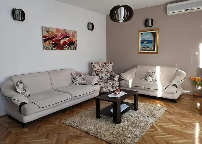 Ivona Apartment *